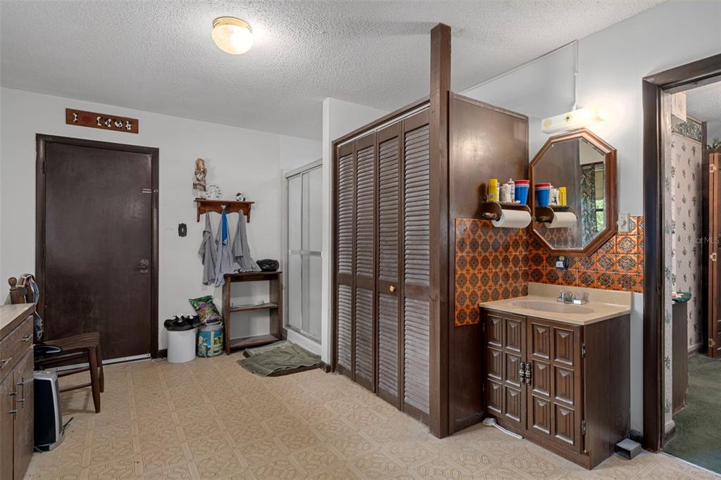 25927 Old Spring Lake Road Brooksville, FL 34601 - Photo 40 of 60 a en suite bathroom with a sink vanity and a mirror