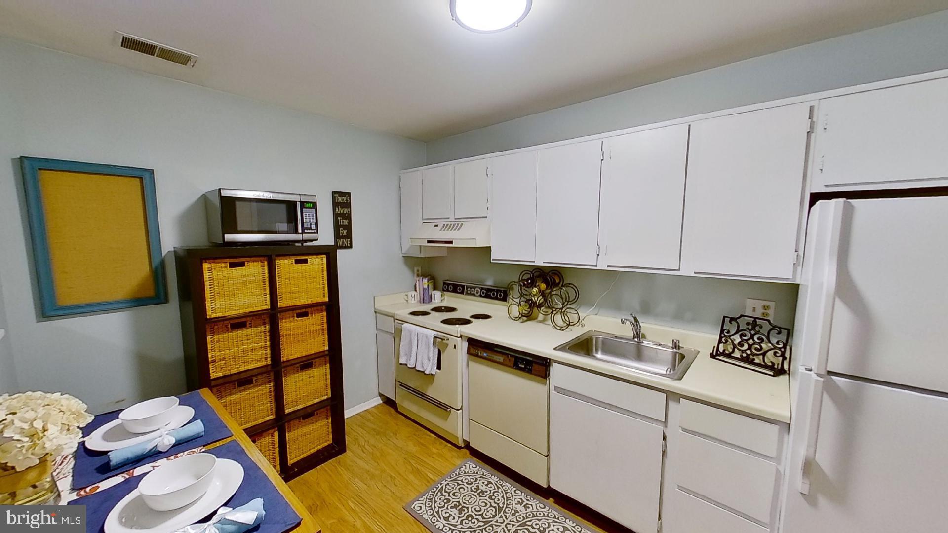 2624 Pearwood Road Baltimore, MD 21234 - Photo 8 of 33 Another view - kitchen breakfast bar