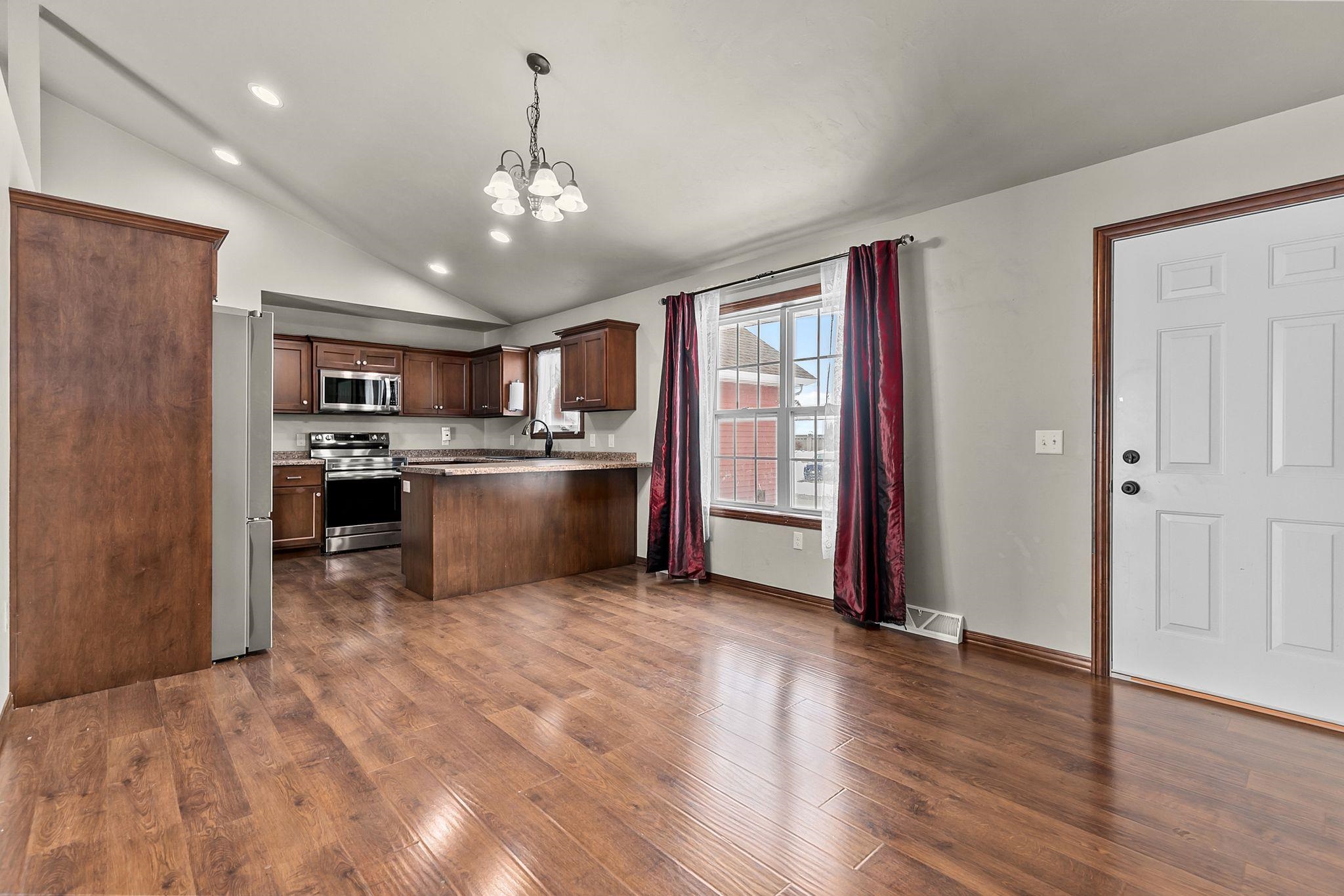 5120 North Gala Court Appleton, WI 54913 - Photo 8 of 38