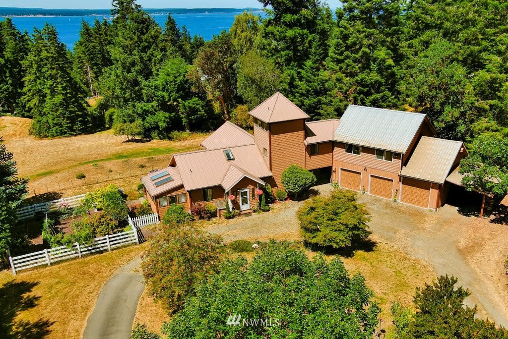 4908 South Smugglers Cove Road Freeland, WA 98249 - Photo 3 of 40