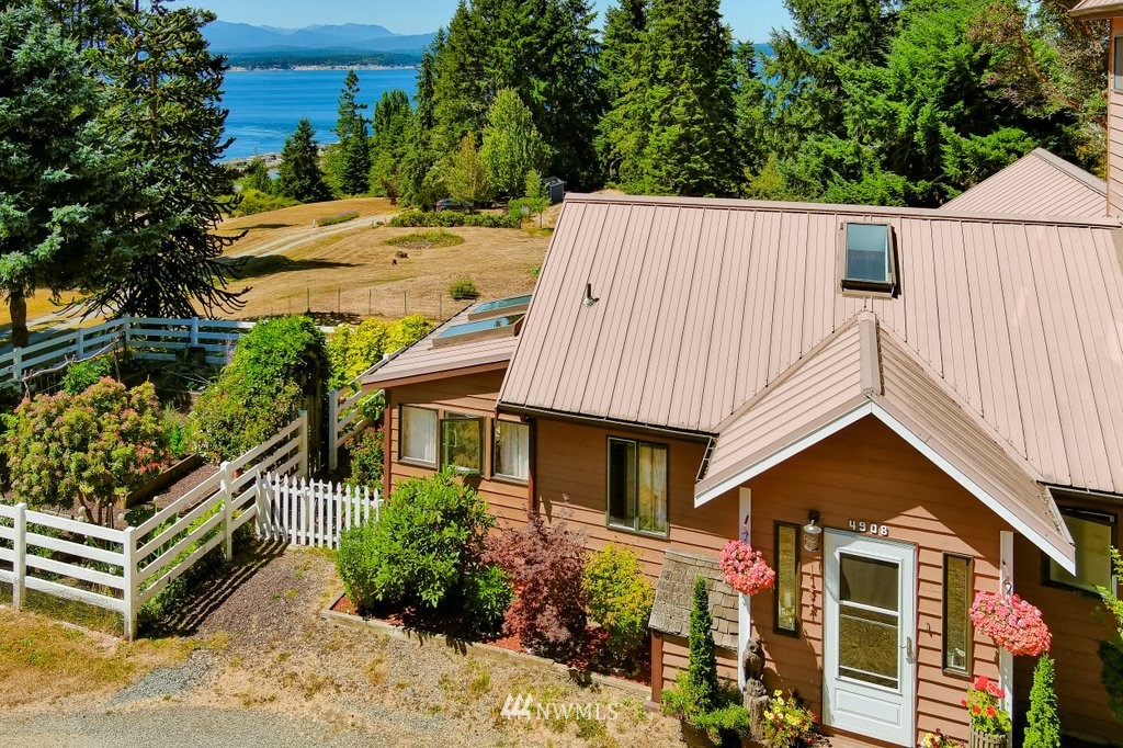 4908 South Smugglers Cove Road Freeland, WA 98249 - Photo 6 of 40