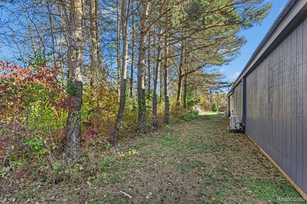 8660 Cribbins Road Jeddo, MI 48032 - Photo 4 of 32