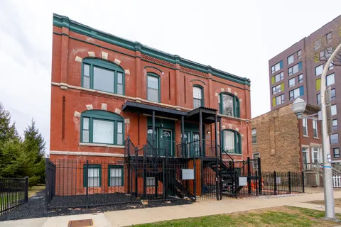 $710,000 | 4326 South Calumet Avenue, Chicago, IL 60653