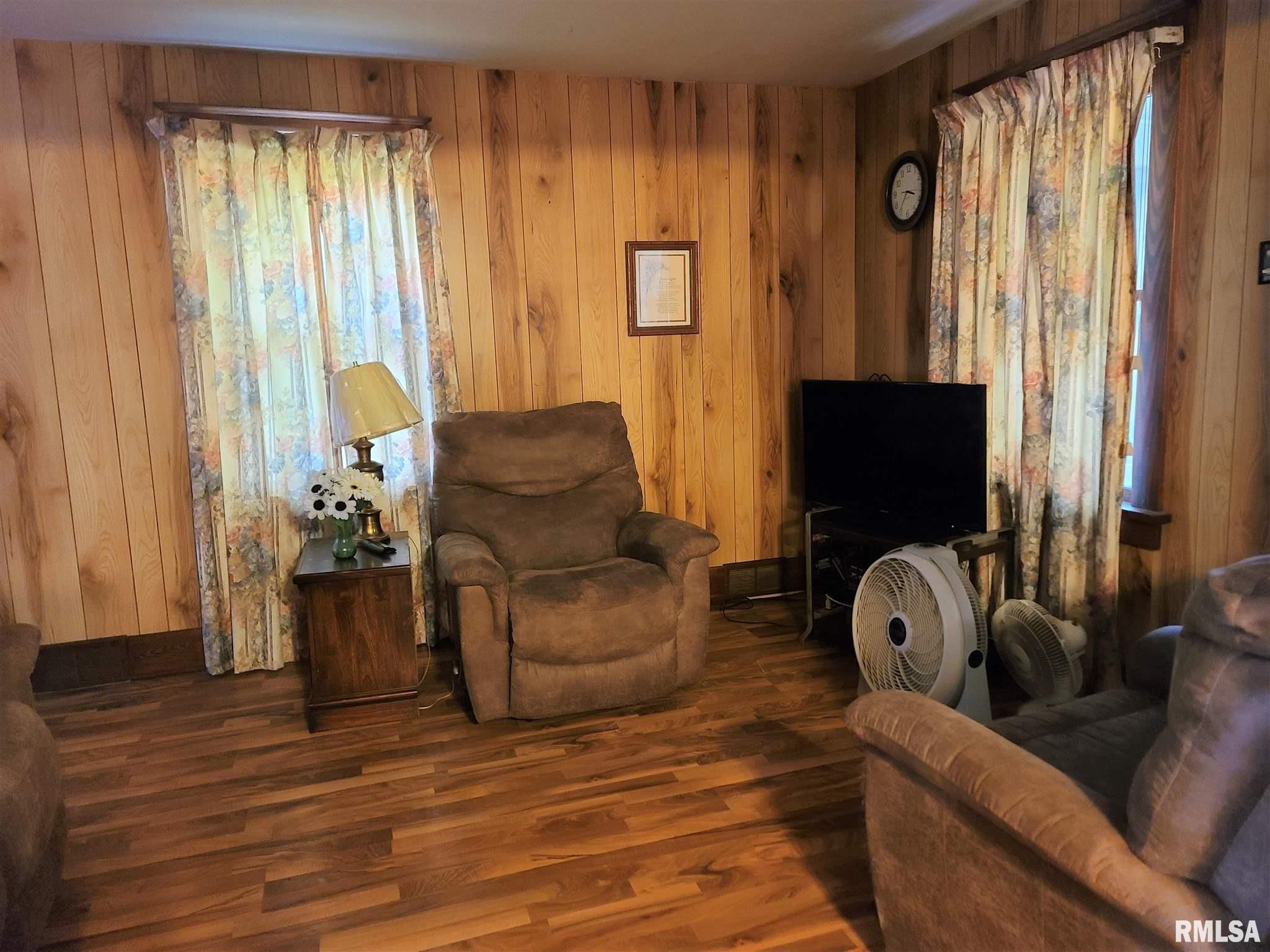 13090 Garden Plain Road Morrison, IL 61270 - Photo 5 of 17