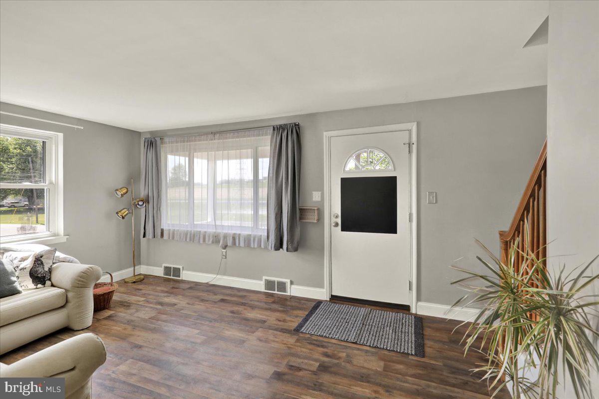 418 Egle Road Reading, PA 19601 - Photo 11 of 33 Living Room