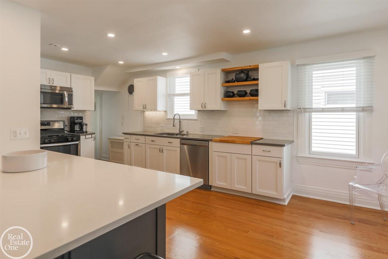75 Muir Road Grosse Pointe, MI 48236 - Photo 17 of 30 31363012-17.JPG