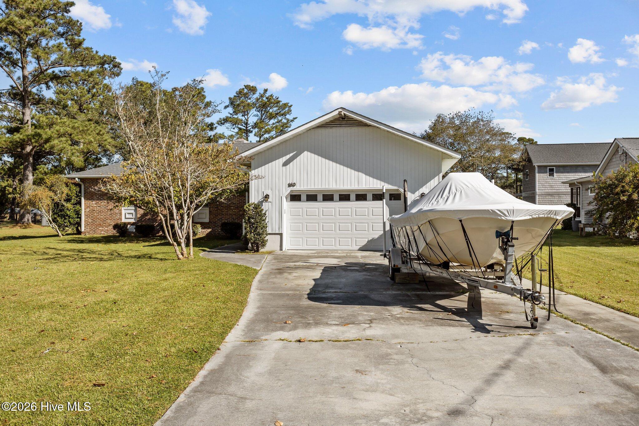 180 Wallace Road Beaufort, NC 28516 - Photo 4 of 45 Front of house and driveway, plenty of space to park your boat