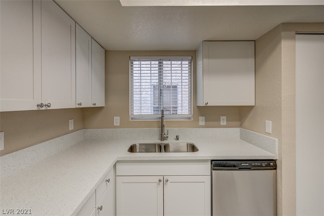3896 Lincoln Road Las Vegas, NV 89115 - Photo 7 of 46 Gallery Image 7