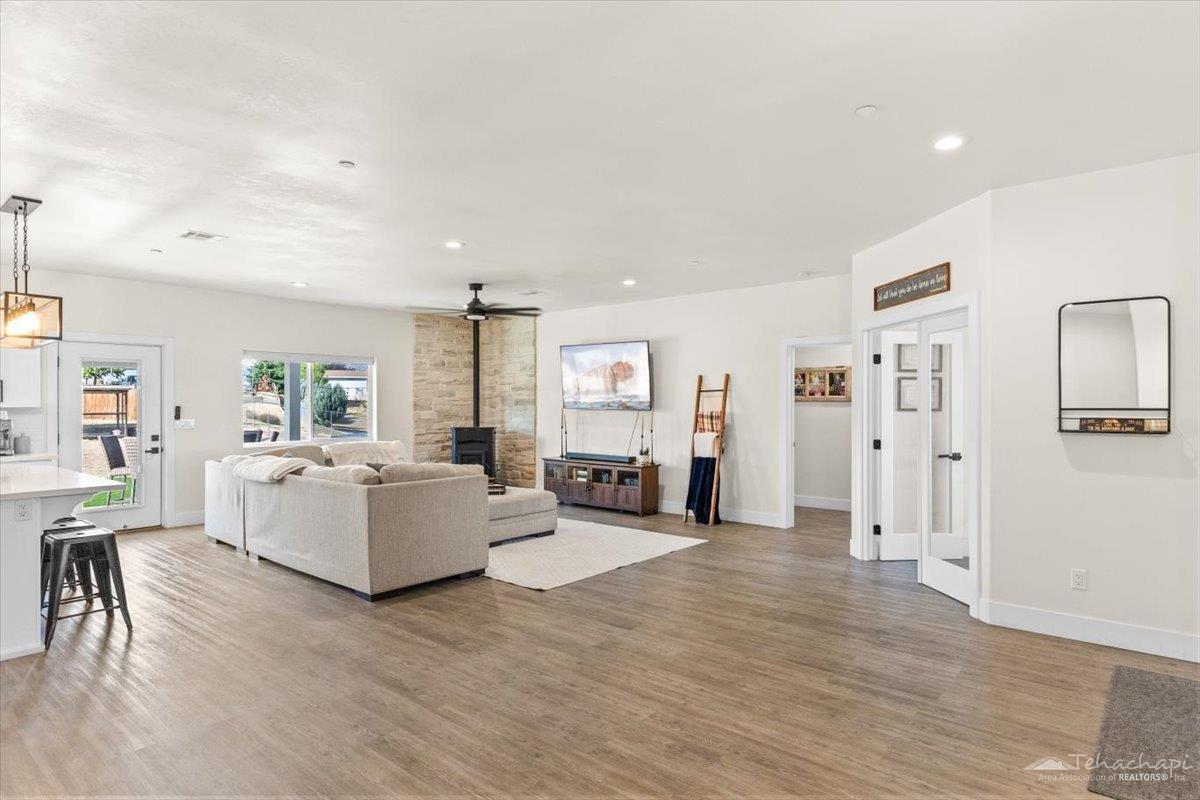 19601 Violette Court Tehachapi, CA 93561 - Photo 10 of 48 Gallery Image 10