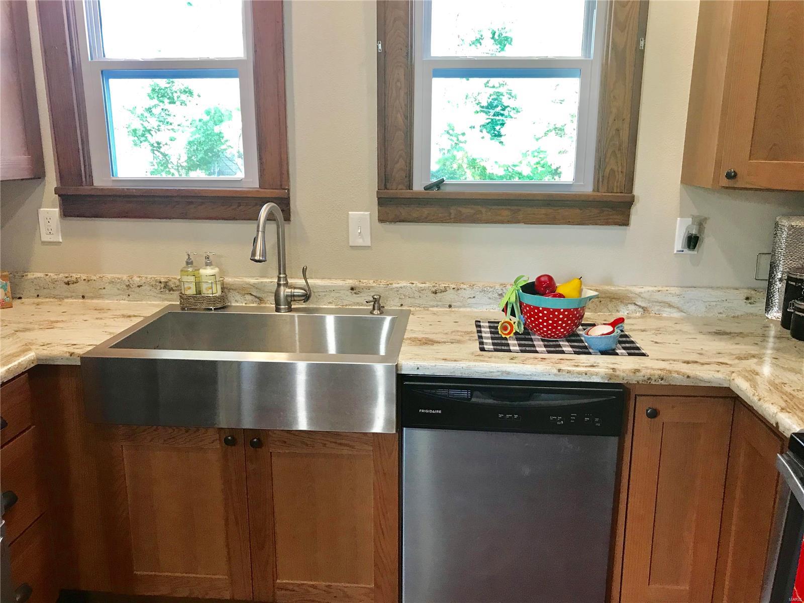 113 North Main Street Moro, IL 62067 - Photo 8 of 29 Gallery Image 8