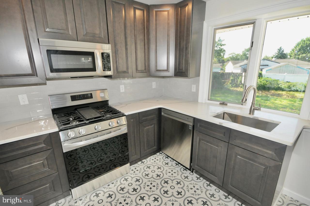 572 Lehigh Road Wenonah, NJ 08090 - Photo 5 of 16 All new appliances
