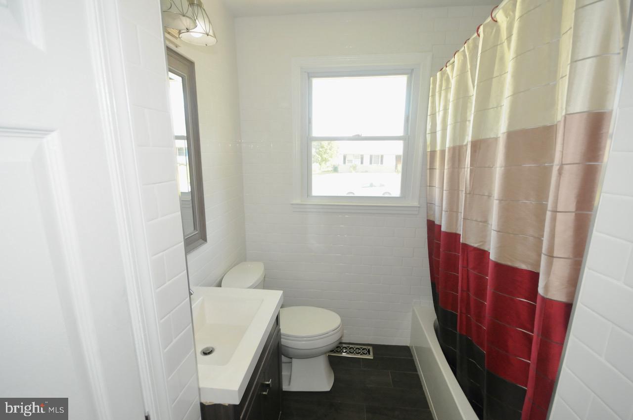 572 Lehigh Road Wenonah, NJ 08090 - Photo 10 of 16 Fully renovated bath upstairs