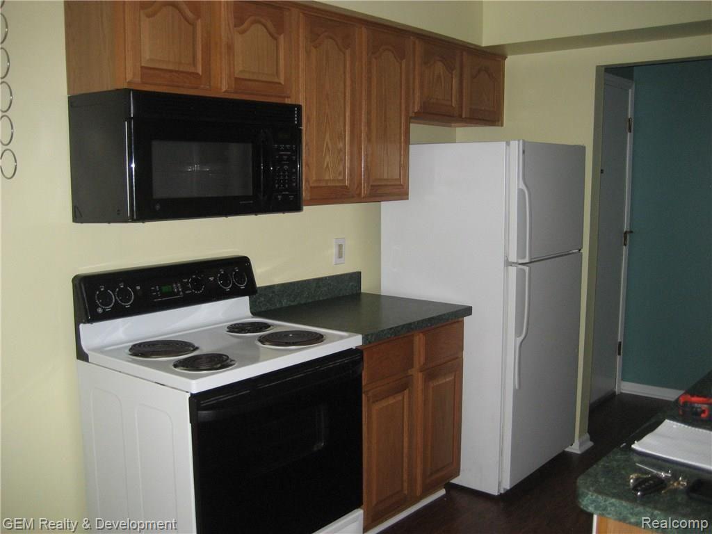 8184 24 Mile Road, Unit 26 Utica, MI 48316 - Photo 6 of 17 Kitchen