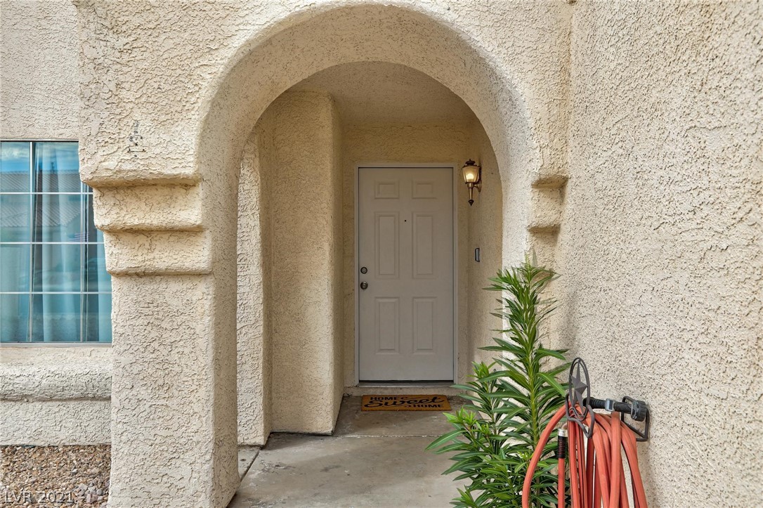 818 Bitterroot Street Henderson, NV 89002 - Photo 4 of 48 Gallery Image 4
