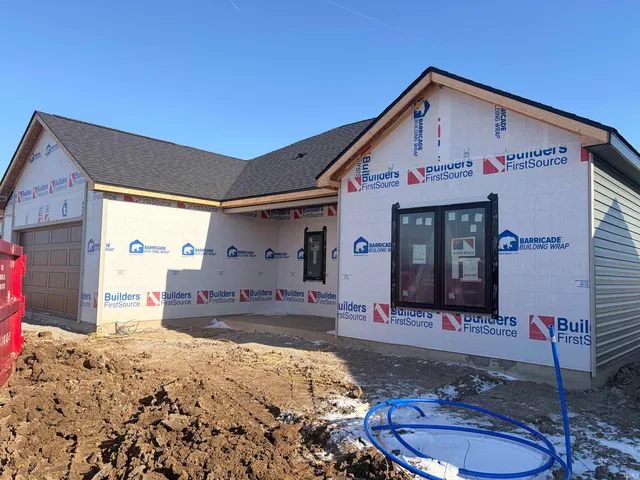 $364,800 | 5070 Chickadee Drive, Woodburn, IN 46797