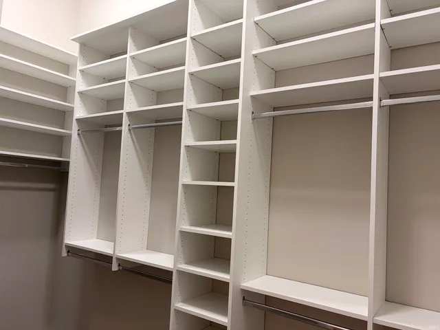 $364,800 | 5070 Chickadee Drive, Woodburn, IN 46797