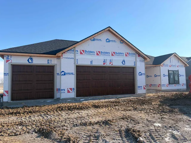 $364,800 | 5070 Chickadee Drive, Woodburn, IN 46797