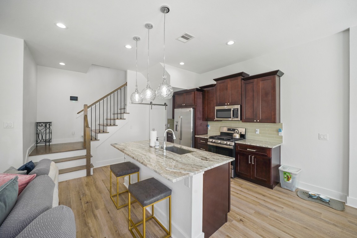 4402 McKinley Street, Unit B Houston, TX 77051 - Photo 3 of 21 granite countertops