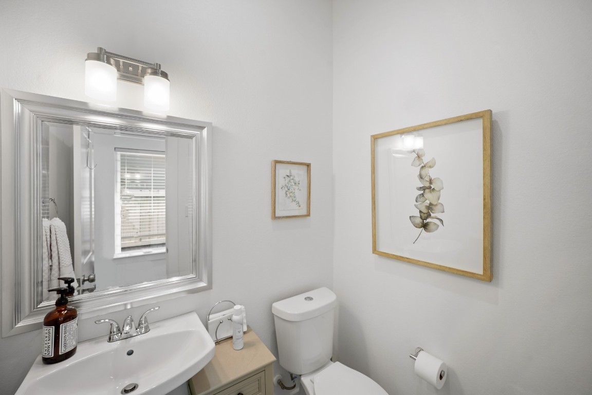 4402 McKinley Street, Unit B Houston, TX 77051 - Photo 6 of 21 1/2 bath on first floor