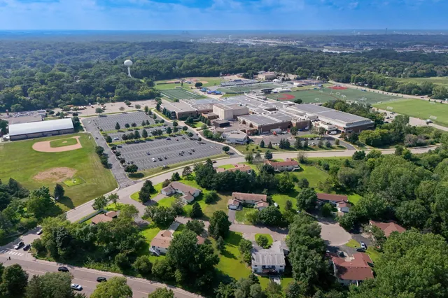 $389,900 | 2515 Lindbergh Drive, Minnetonka, MN 55305