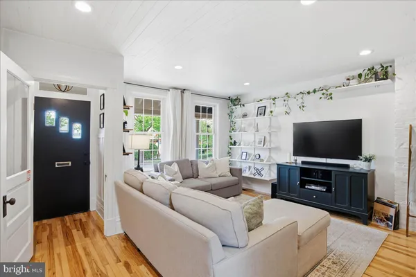 $299,900 | 828 East Chestnut Street, Lancaster, PA 17602