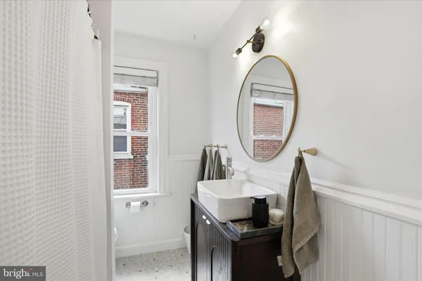 $299,900 | 828 East Chestnut Street, Lancaster, PA 17602