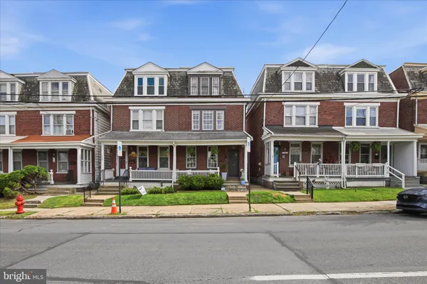 $299,900 | 828 East Chestnut Street, Lancaster, PA 17602
