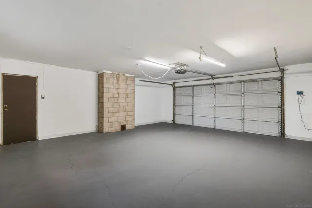 a view of a back yard