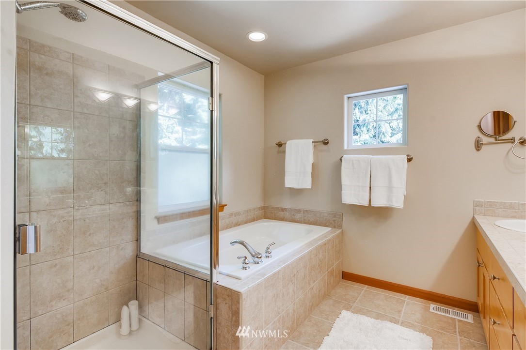18607 95th Avenue Northeast Bothell, WA 98011 - Photo 12 of 25 Gallery Image 12