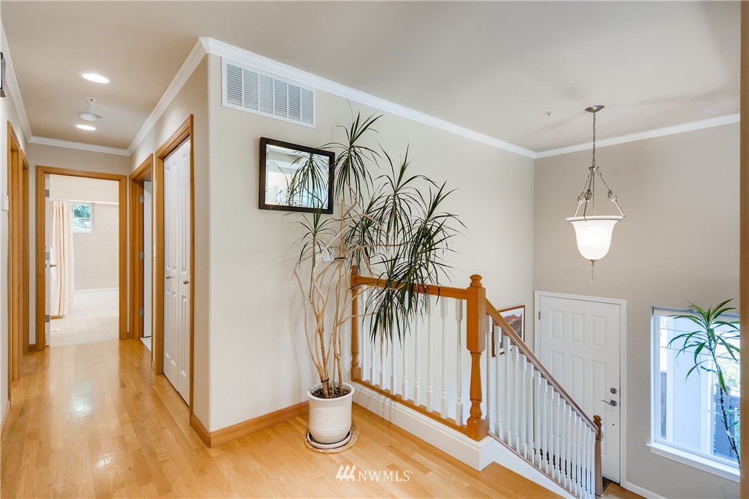 18607 95th Avenue Northeast Bothell, WA 98011 - Photo 3 of 25 Gallery Image 3