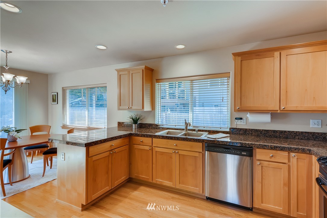 18607 95th Avenue Northeast Bothell, WA 98011 - Photo 5 of 25 Gallery Image 5