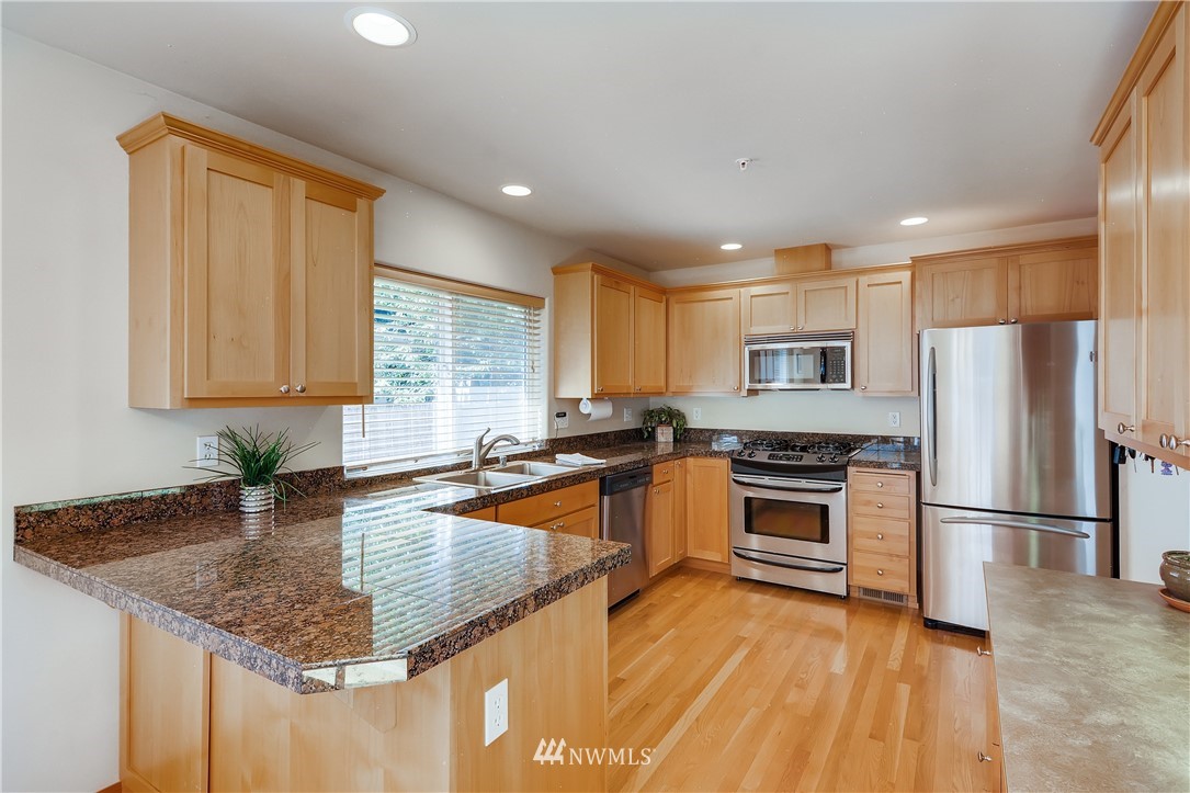 18607 95th Avenue Northeast Bothell, WA 98011 - Photo 6 of 25 Gallery Image 6