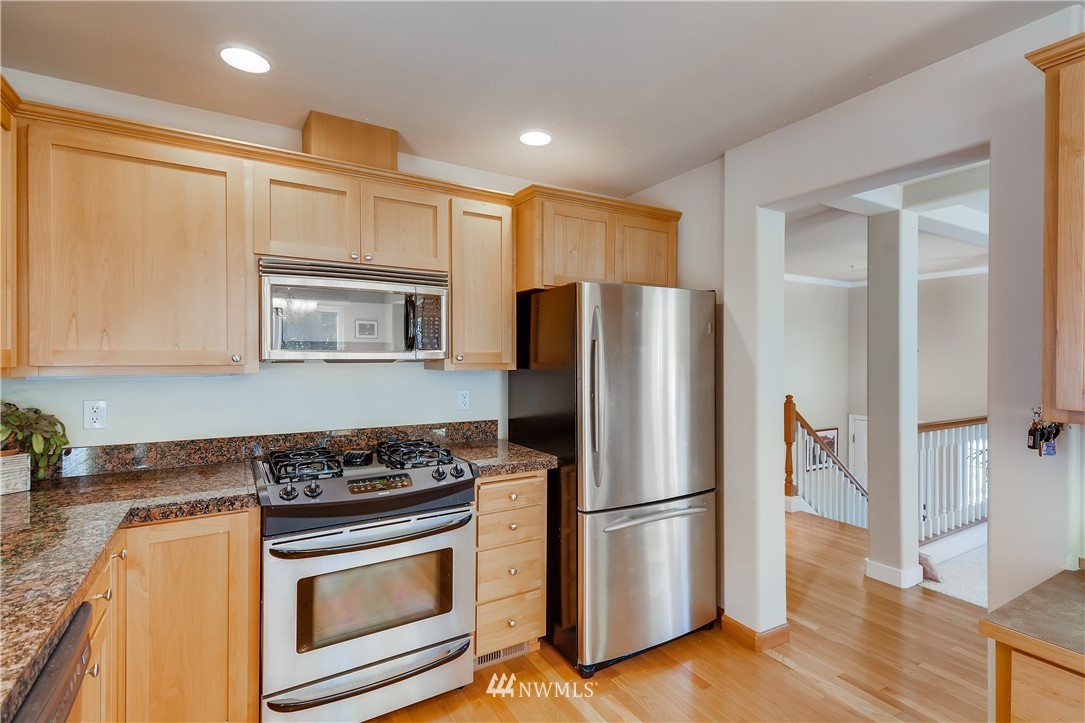 18607 95th Avenue Northeast Bothell, WA 98011 - Photo 7 of 25 Gallery Image 7
