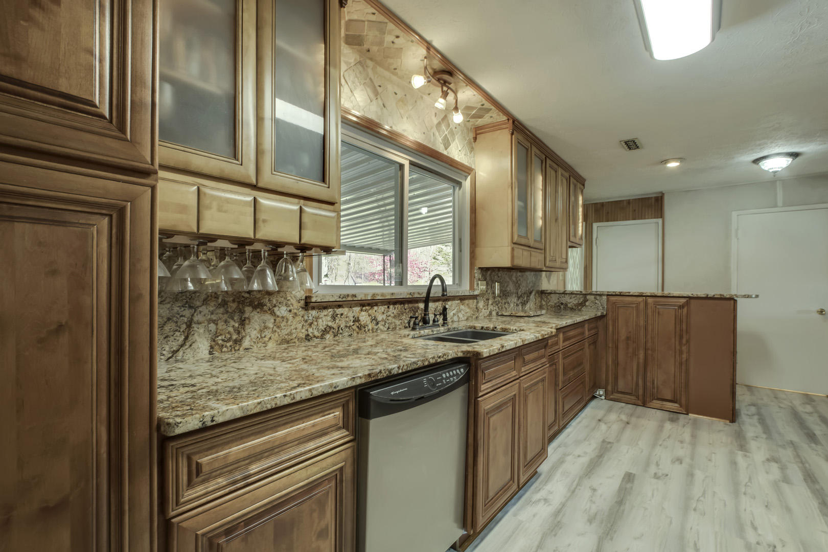 230 Mainsail Road Kingston, TN 37763 - Photo 11 of 40 11_MainsailRoad_230_Kitchen04
