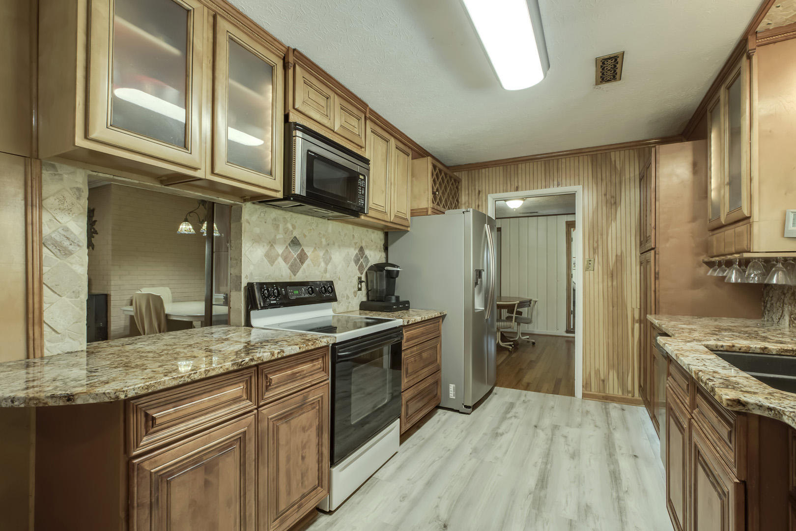 230 Mainsail Road Kingston, TN 37763 - Photo 12 of 40 12_MainsailRoad_230_Kitchen05
