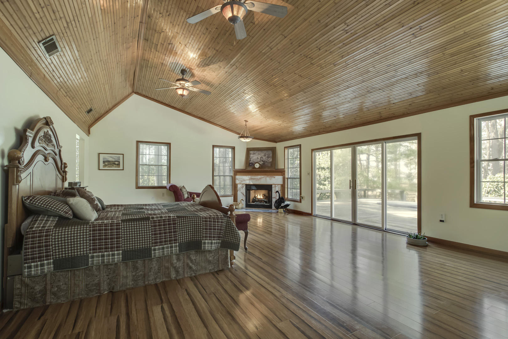 230 Mainsail Road Kingston, TN 37763 - Photo 17 of 40 17_MainsailRoad_230_MasterBedroom01
