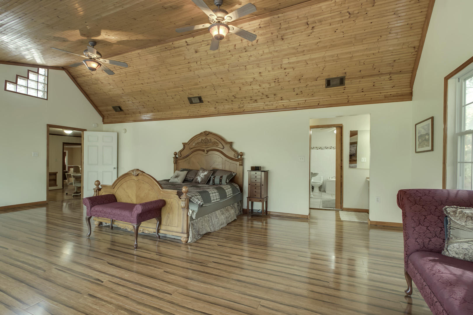 230 Mainsail Road Kingston, TN 37763 - Photo 18 of 40 18_MainsailRoad_230_MasterBedroom02