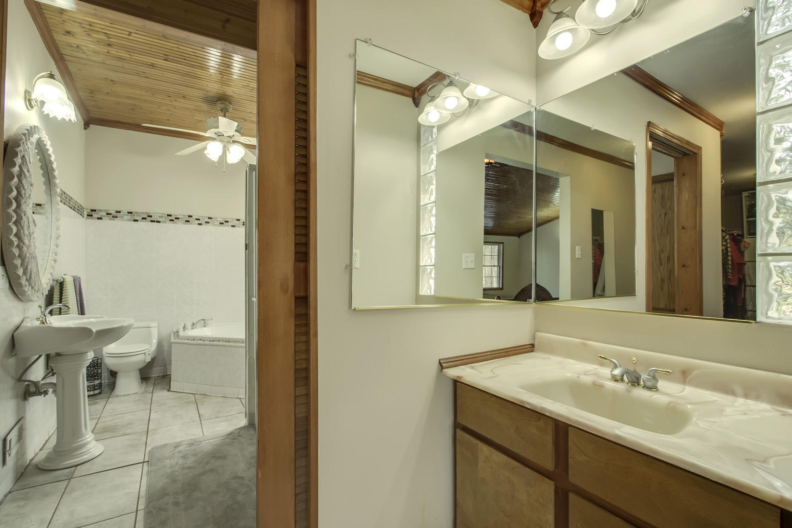 230 Mainsail Road Kingston, TN 37763 - Photo 19 of 40 19_MainsailRoad_230_MasterBath