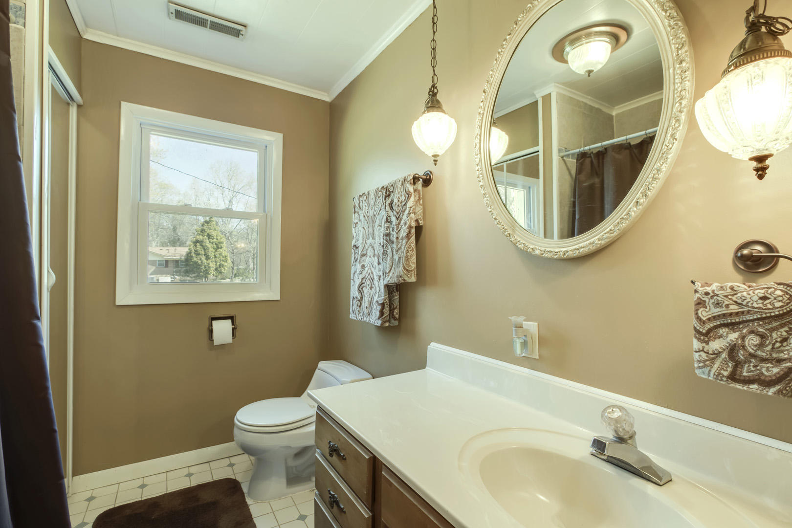 230 Mainsail Road Kingston, TN 37763 - Photo 26 of 40 26_MainsailRoad_230_GuestBath2