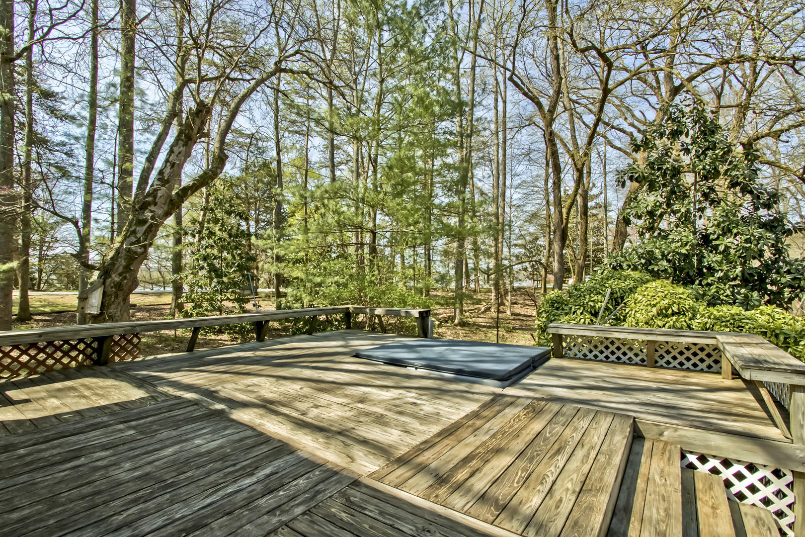 230 Mainsail Road Kingston, TN 37763 - Photo 27 of 40 27_MainsailRoad_230_HotTubDeck01