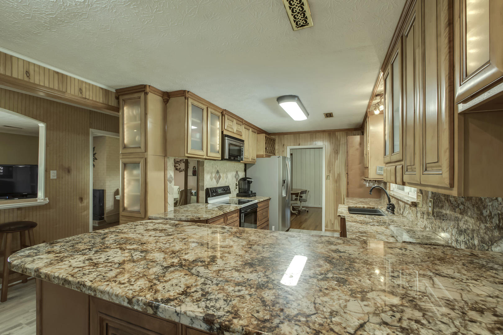 230 Mainsail Road Kingston, TN 37763 - Photo 9 of 40 09_MainsailRoad_230_Kitchen02
