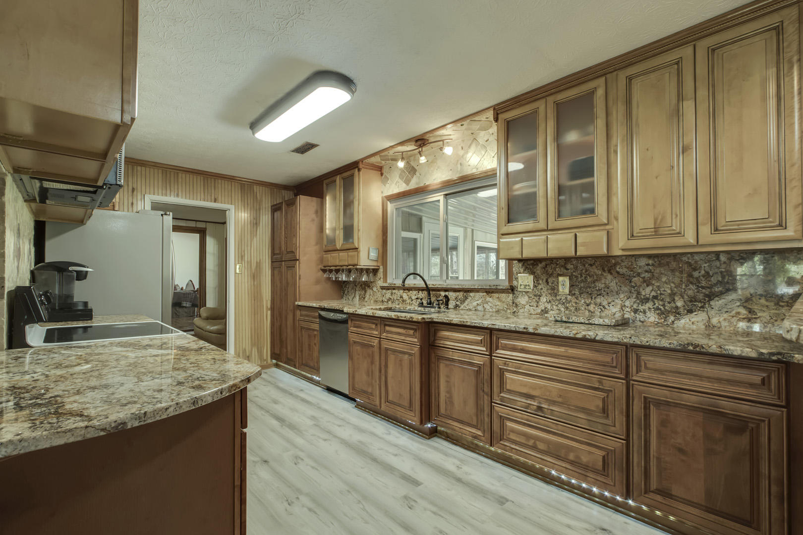 230 Mainsail Road Kingston, TN 37763 - Photo 10 of 40 10_MainsailRoad_230_Kitchen03