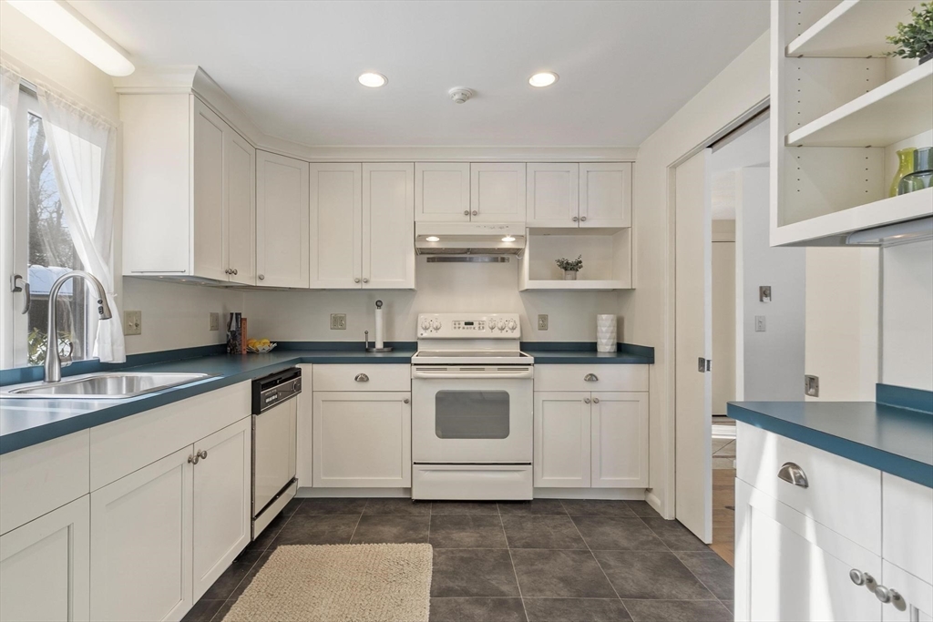 141 Chestnut Circle, Unit 141 Lincoln, MA 01773 - Photo 4 of 33