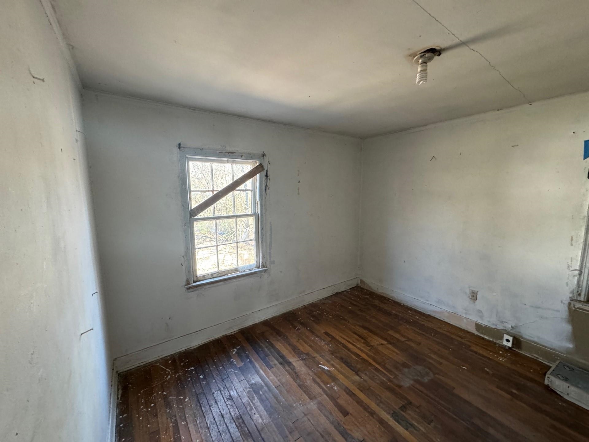 4038 New Willow Road Memphis, TN 38111 - Photo 6 of 10 an empty room with wooden floor and windows