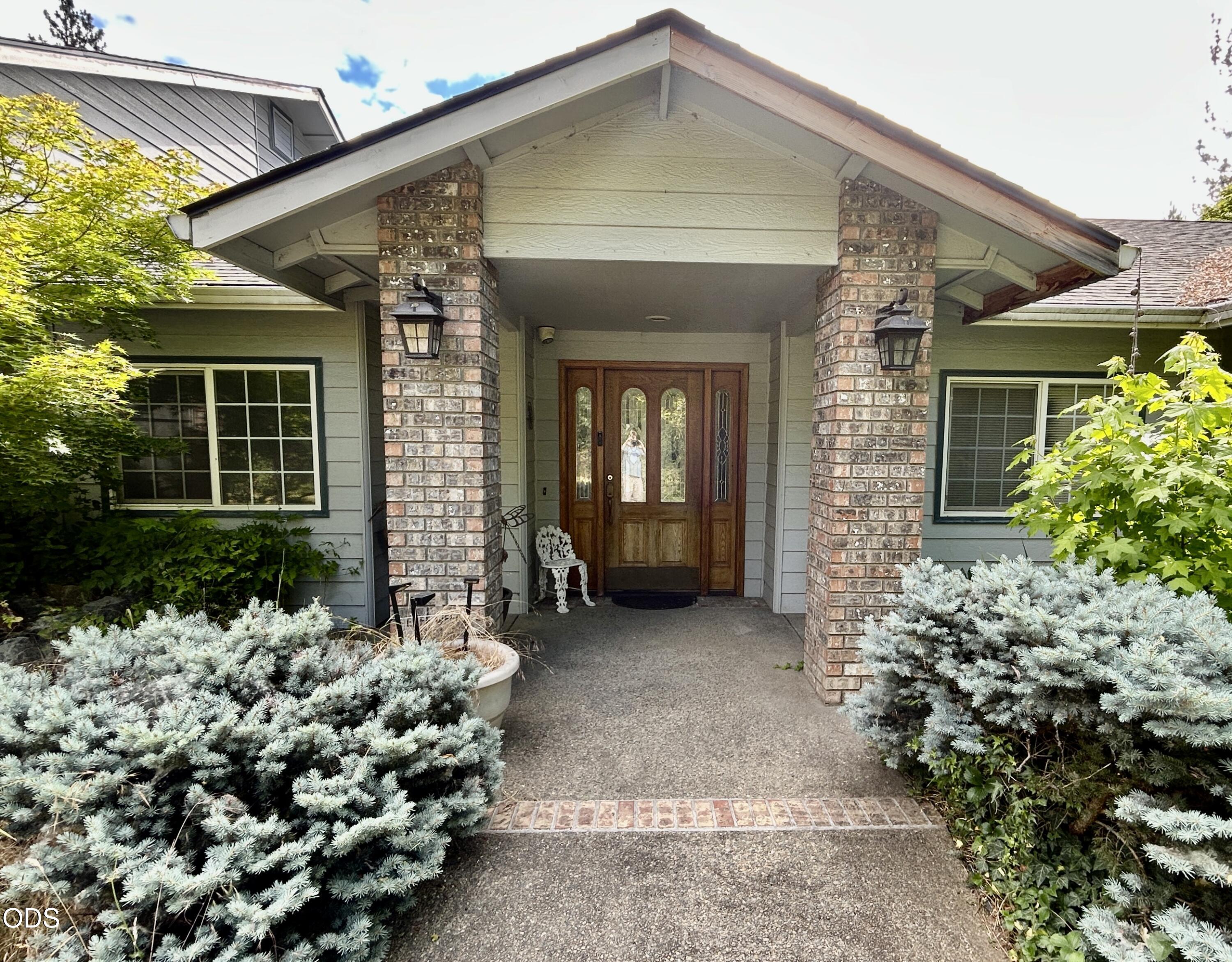 2075 Southwest Allen Creek Road Grants Pass, OR 97527 - Photo 5 of 30