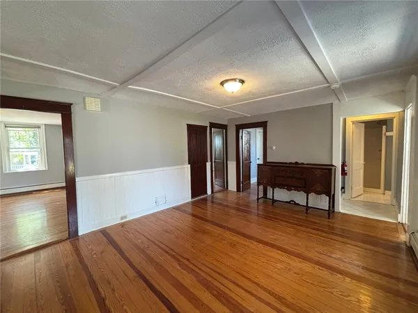 $2,900 | 712 Hope Street, Unit 1, Bristol, RI 02809