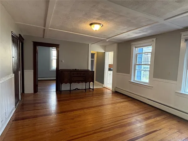 $2,900 | 712 Hope Street, Unit 1, Bristol, RI 02809