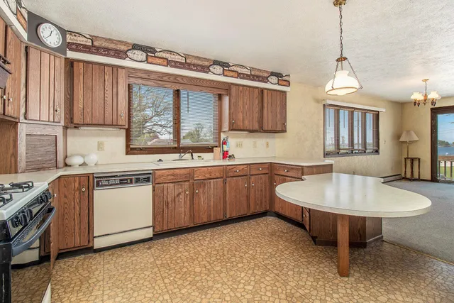 $345,000 | 929 South Washington Avenue, Ludington, MI 49431