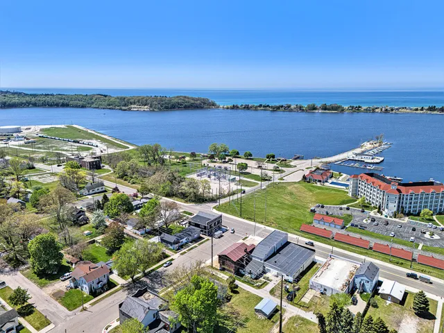 $345,000 | 929 South Washington Avenue, Ludington, MI 49431