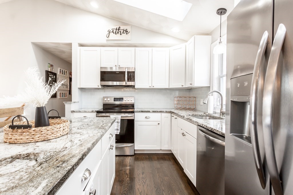 252 Franklin Road Somerset, MA 02726 - Photo 6 of 34 Gallery Image 6